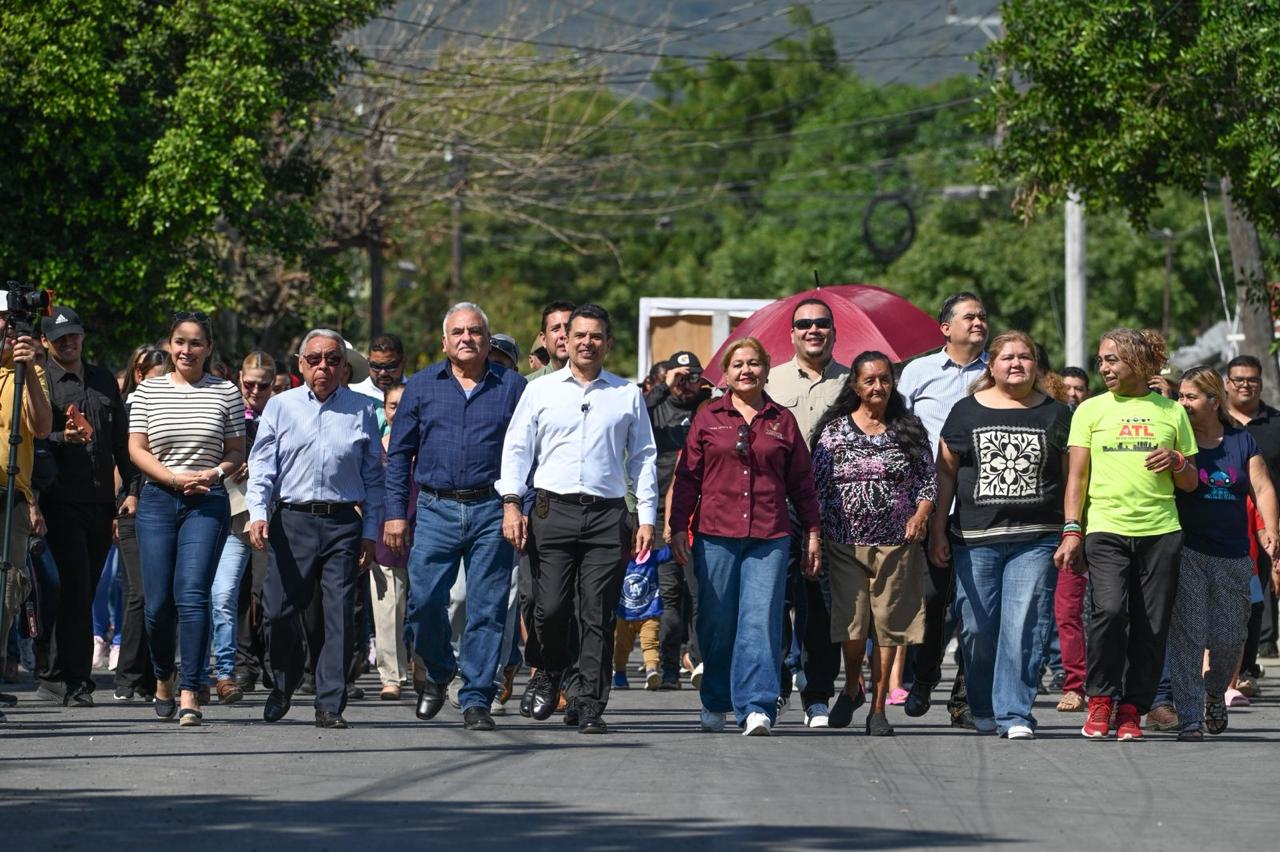 Entrega Lalo Gattás calle pavimentada a vecinos de La Libertad